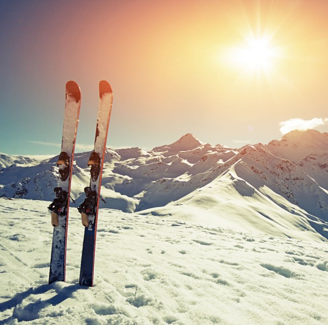 Skier beim Sonnenuntergang